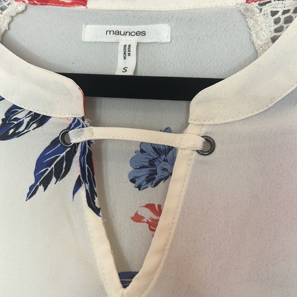 NWOT Maurices Women's Cream Tank with Orange and‎ Blue Floral Lace Sleeves Small - Picture 4 of 4